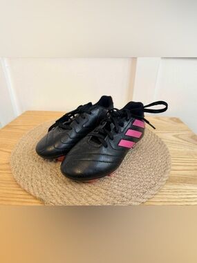 4/$25 •‎ Adidas Pink & Black Soccer Cleats